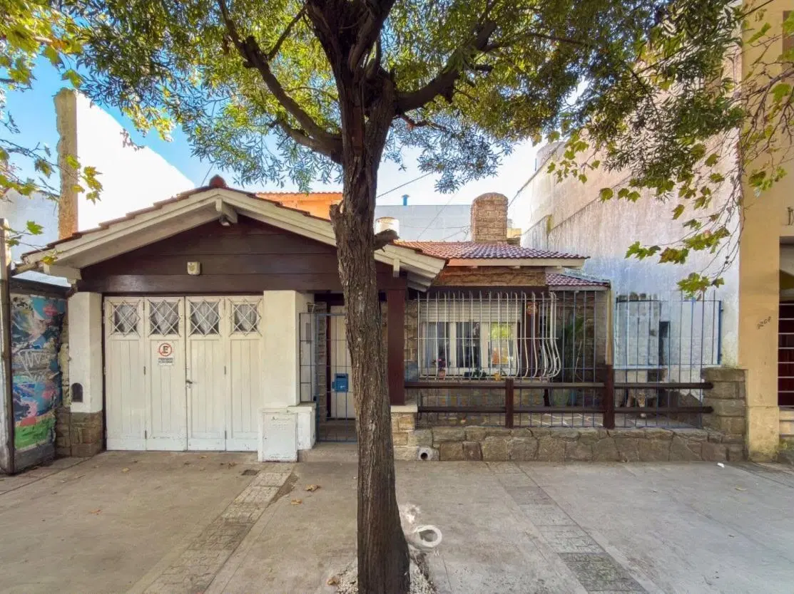 Chalet de 3 ambientes Barrio La Perla, Mar del Plata. 2