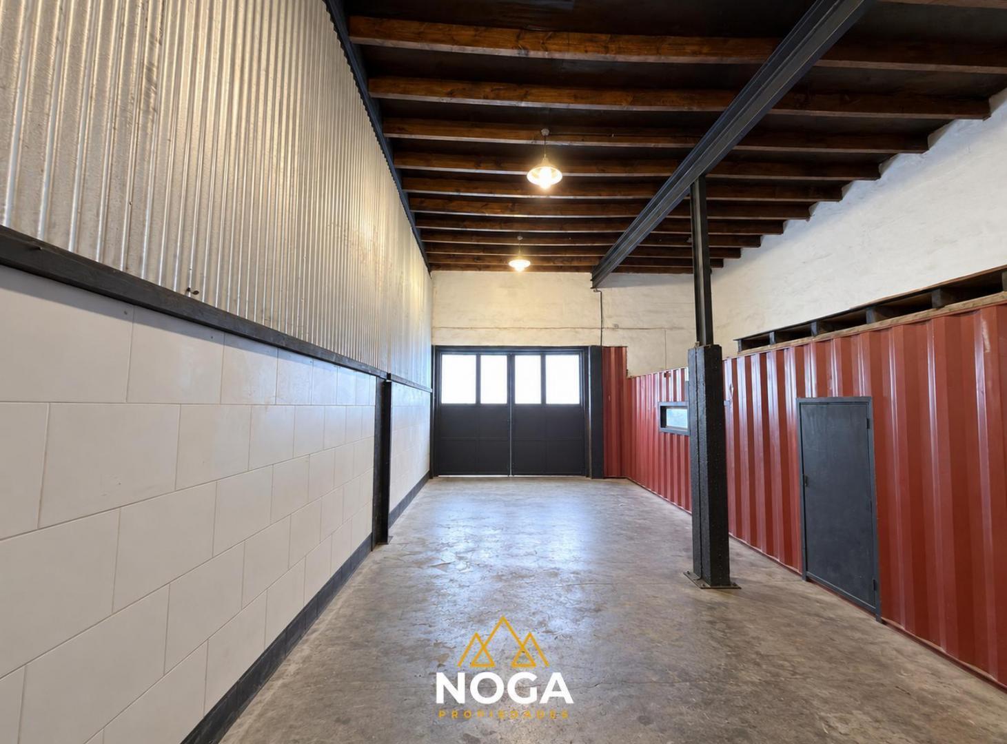 Foto de Galpón con Oficina y Acceso Vehicular - Villa La Angostura, imagen 2