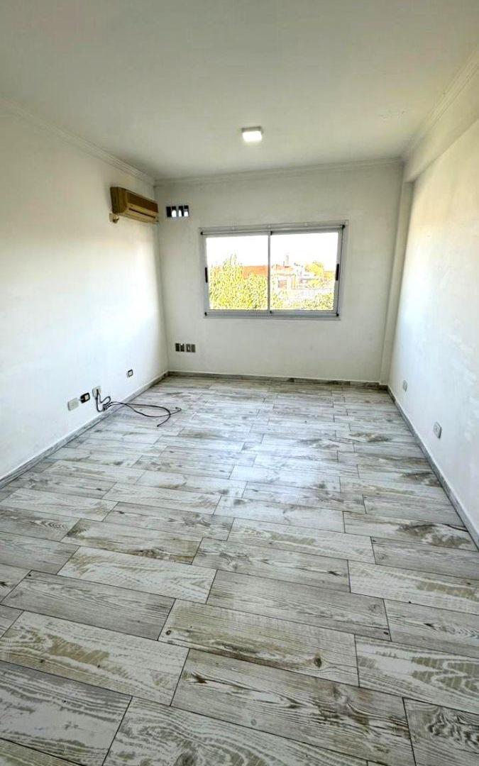 Foto de DEPTO 2 AMB. C/ PATIO Y 2 AIRES ACOND., imagen 2