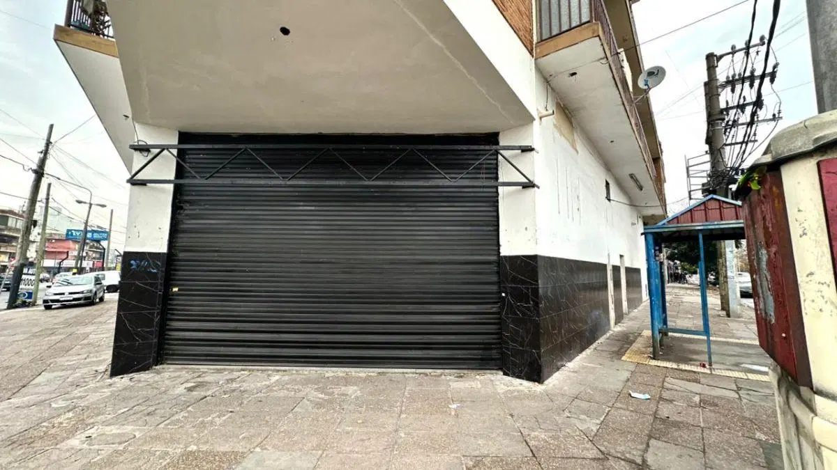 Local 250m2 C/oficina y Depósito, Plena Zona Comercial Crovara. 3