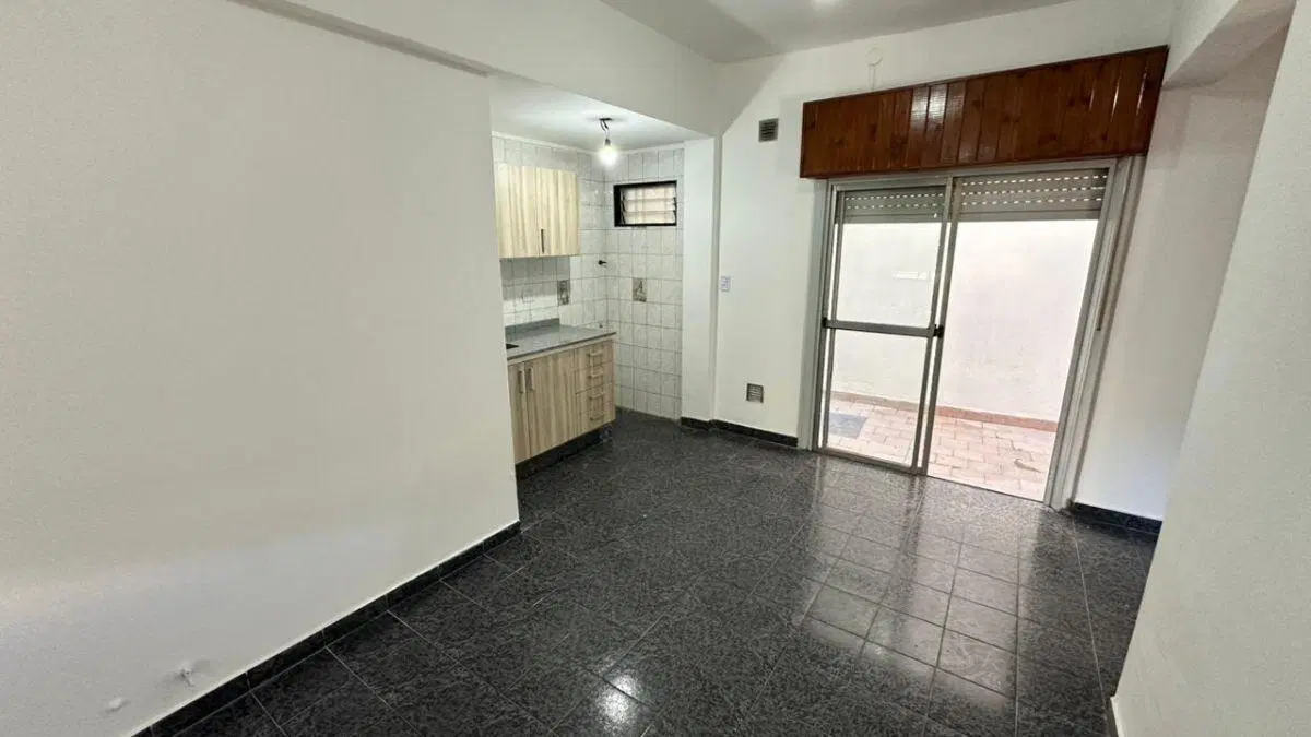 Casa tres ambientes c/ patio. 4