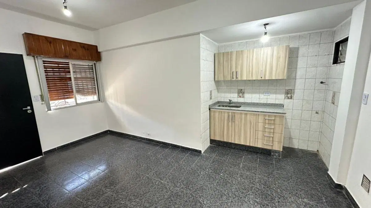 Casa tres ambientes c/ patio. 3