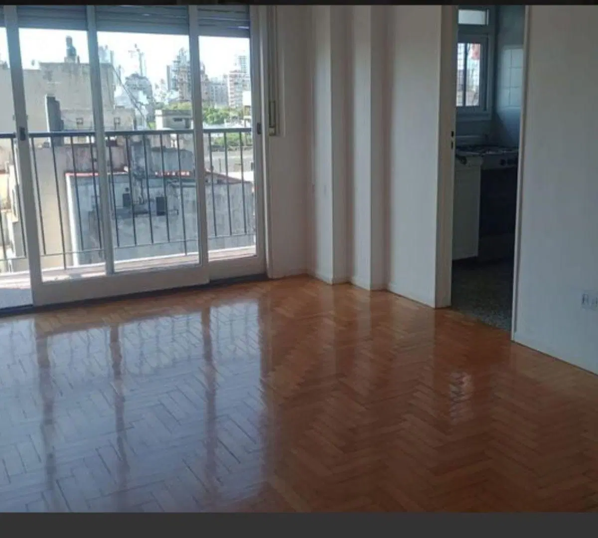 Exc monoambiente en alquiler con cocina, balcón, alto muy luminoso. 3