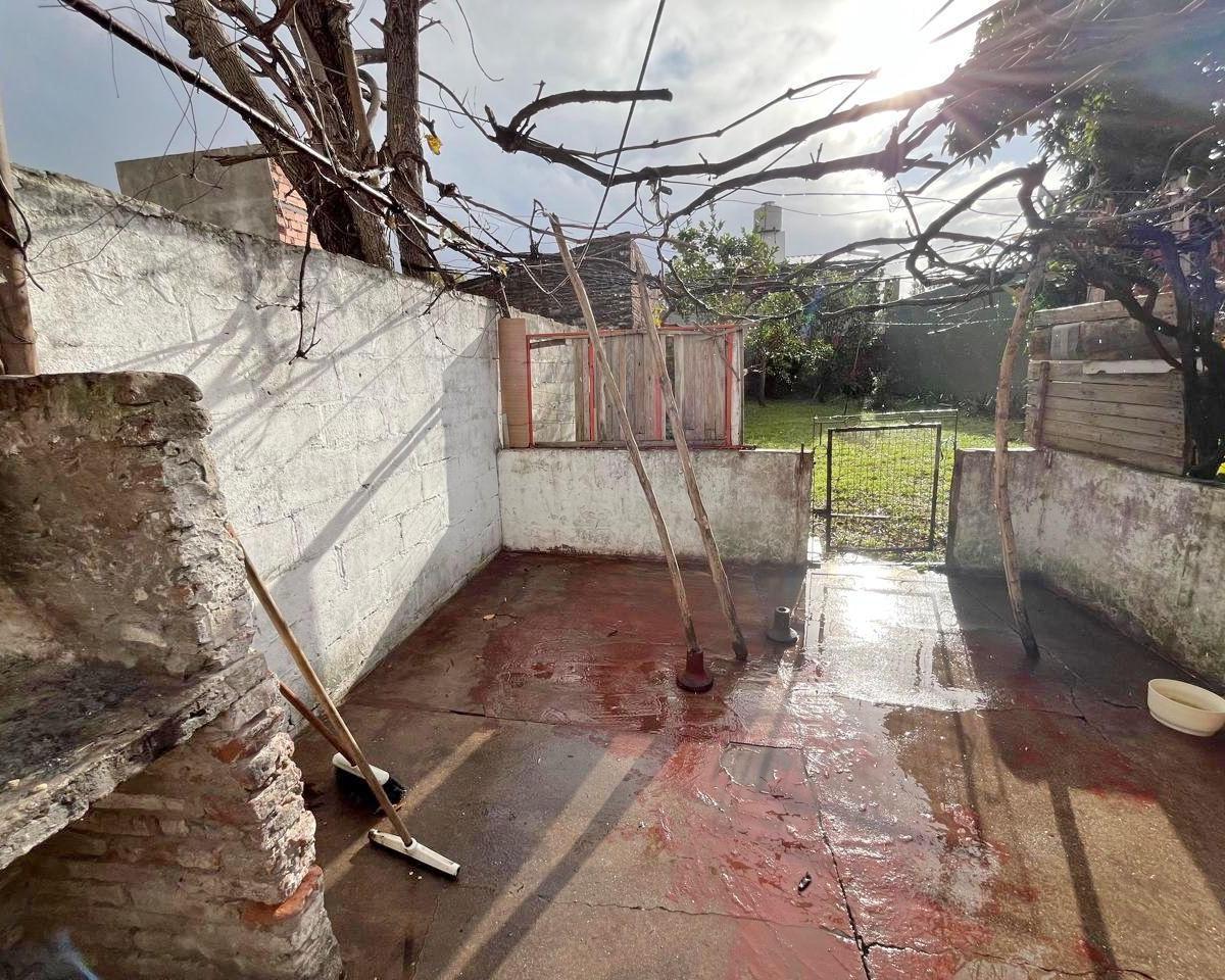 Foto de CASA SOBRE LOTE DE 8,66 X 43.30 A RECICLAR OPORTUNIDAD, imagen 5