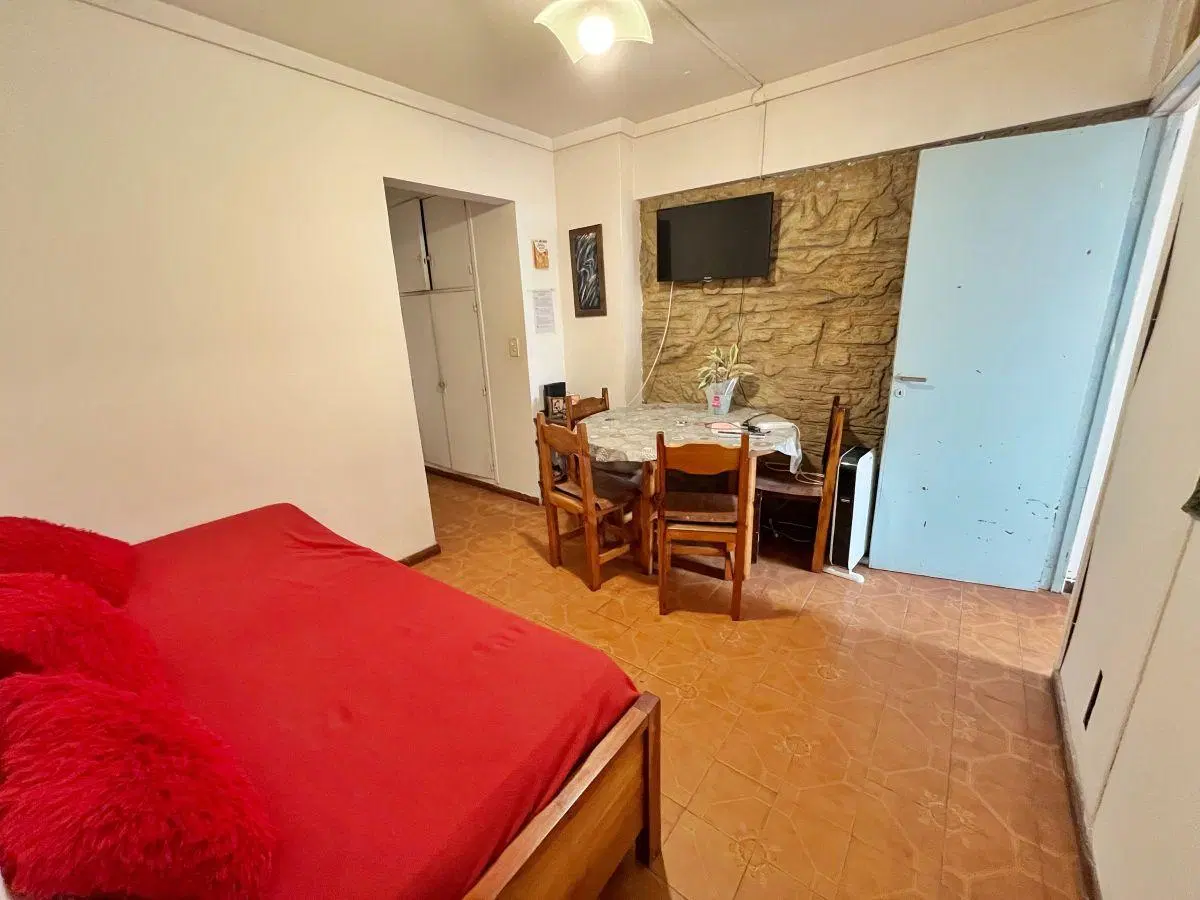 ALQUILAMOS 12 MESES DEPTO CON PATIO ZONA MACROCENTRO 5