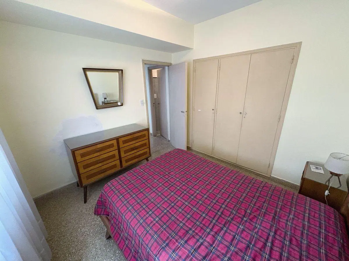 VENDEMOS DEPARTAMENTO DE 2 AMBIENTES CON COCHERA EN PLAYA VARESE 4