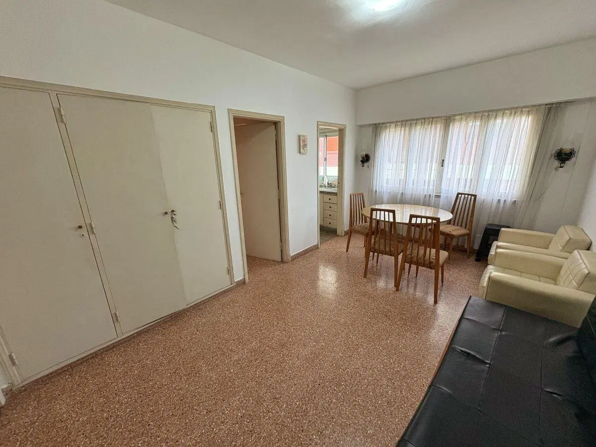 VENDEMOS DEPARTAMENTO DE 2 AMBIENTES CON COCHERA EN PLAYA VARESE 2