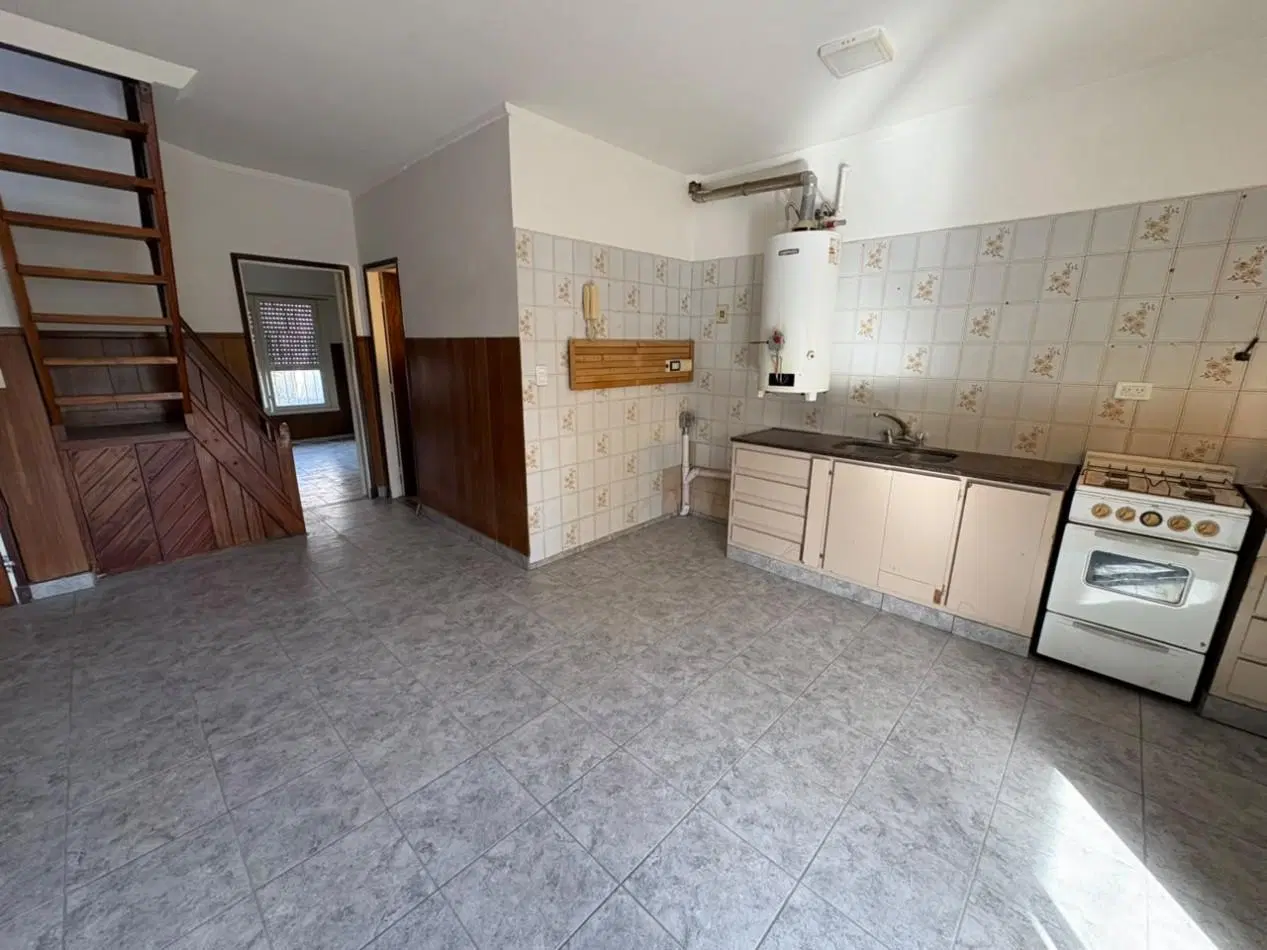 ALQUILER PH 3 AMBIENTES CON BALCON A LA CALLE BARRIO DON BOSCO. 2