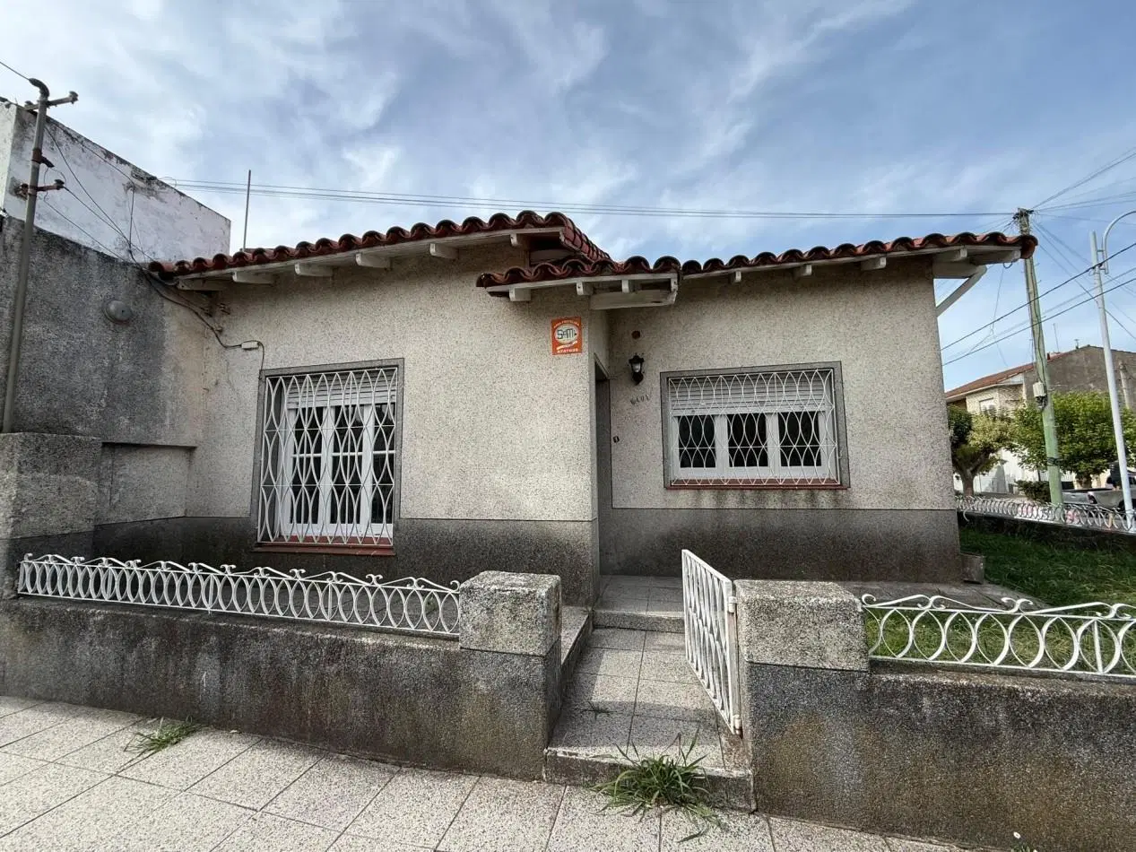 VENDEMOS CASA CON LOCAL 3