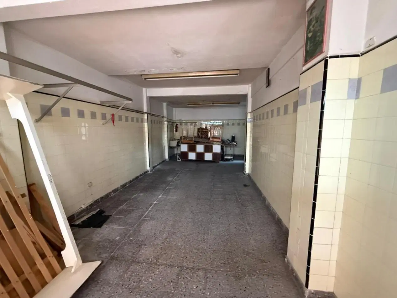 VENDEMOS CASA CON LOCAL 1