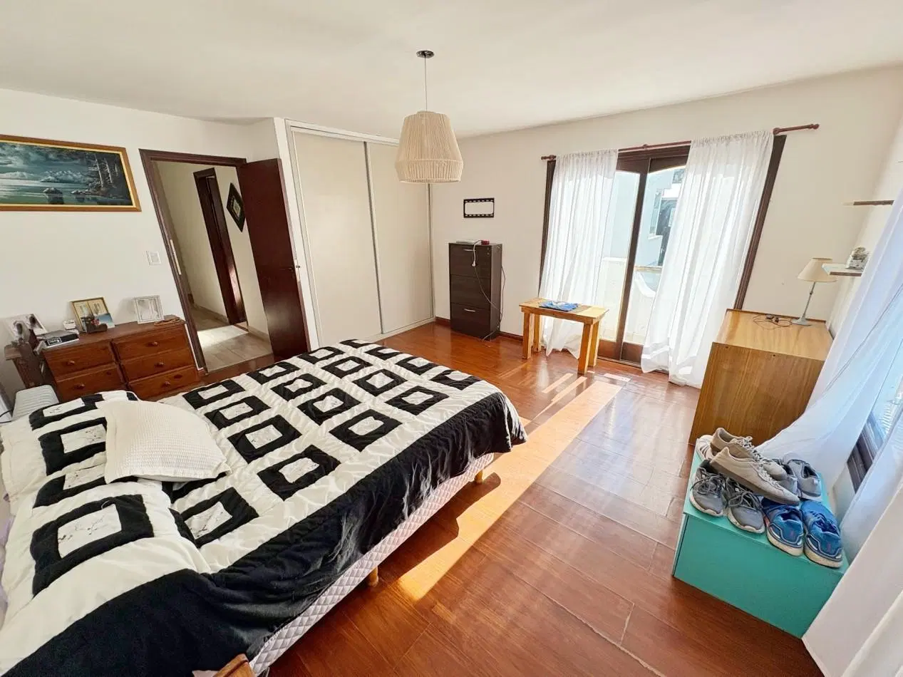 CASA EN BARRIO LA FLORIDA 5 AMBIENTES CON PILETA 5