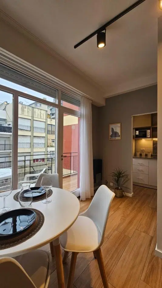 VENDEMOS DEPARTAMENTO DE 1 AMBIENTE CON AMPLIO BALCON RECICLADO INTEGRO 5