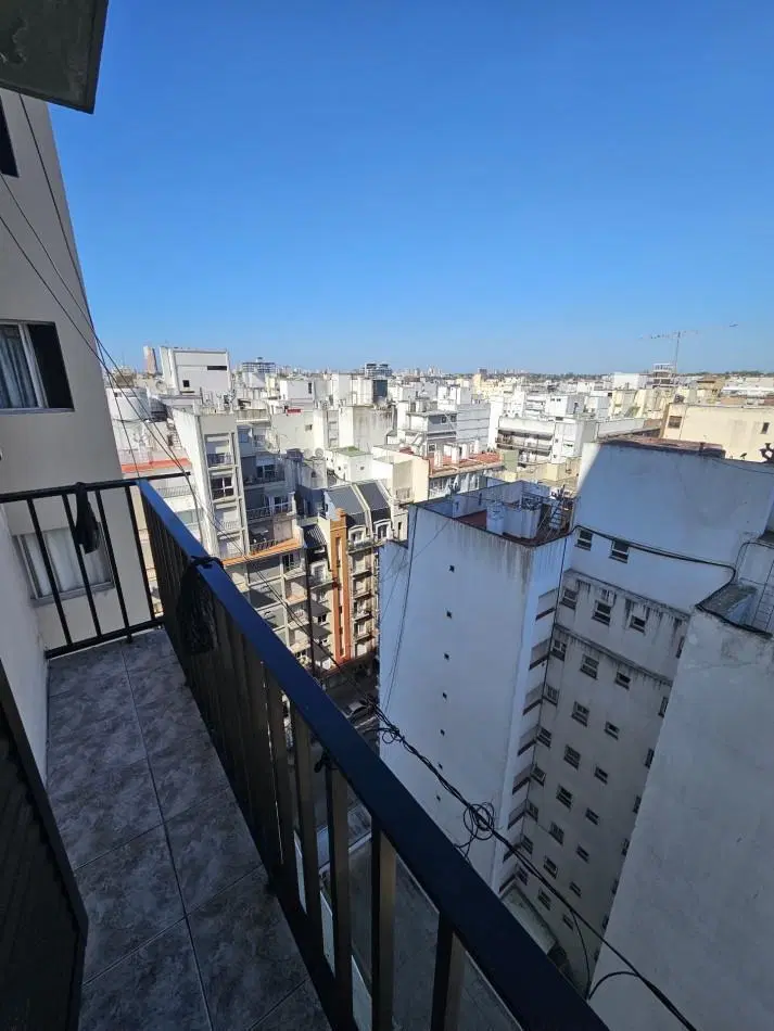 VENDEMOS DEPTO DE 2 AMB CON BALCON SALIENTE 1