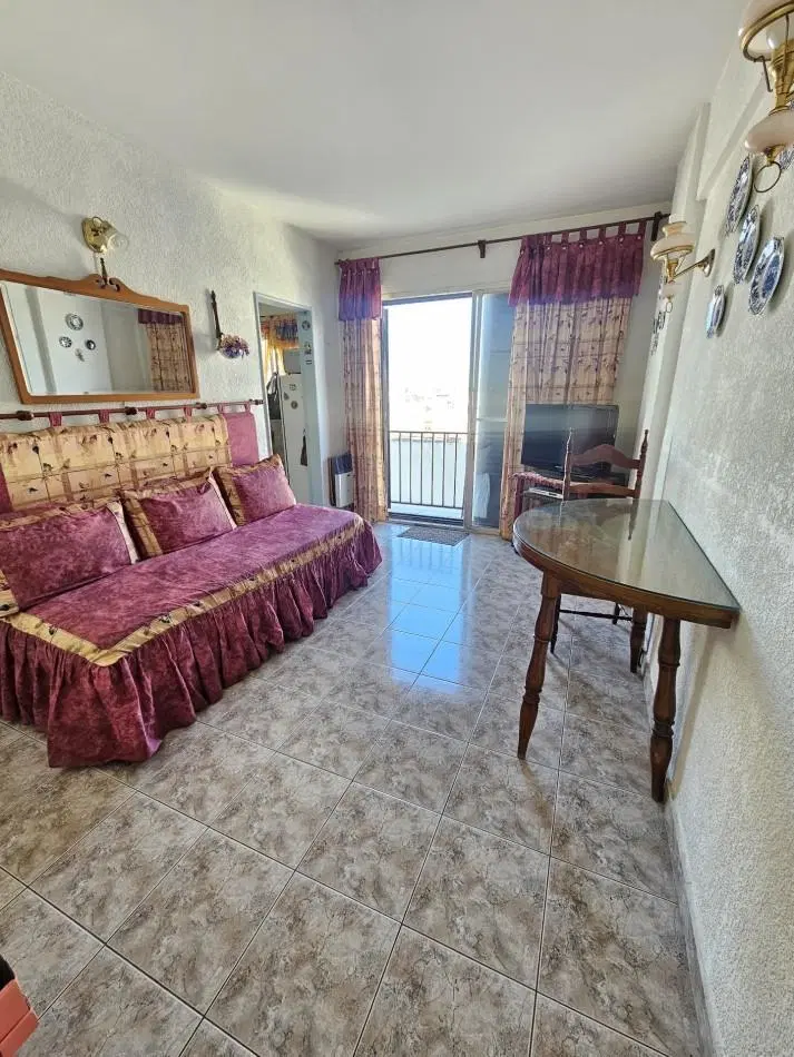 VENDEMOS DEPTO DE 2 AMB CON BALCON SALIENTE 8