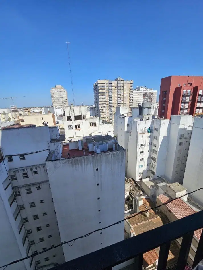 VENDEMOS DEPTO DE 2 AMB CON BALCON SALIENTE 3