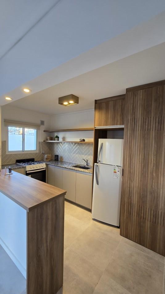 Foto de OPORTUNIDAD EN VENTA 2 AMB CON BALCON Y COCHERA APTO CREDITO, imagen 2
