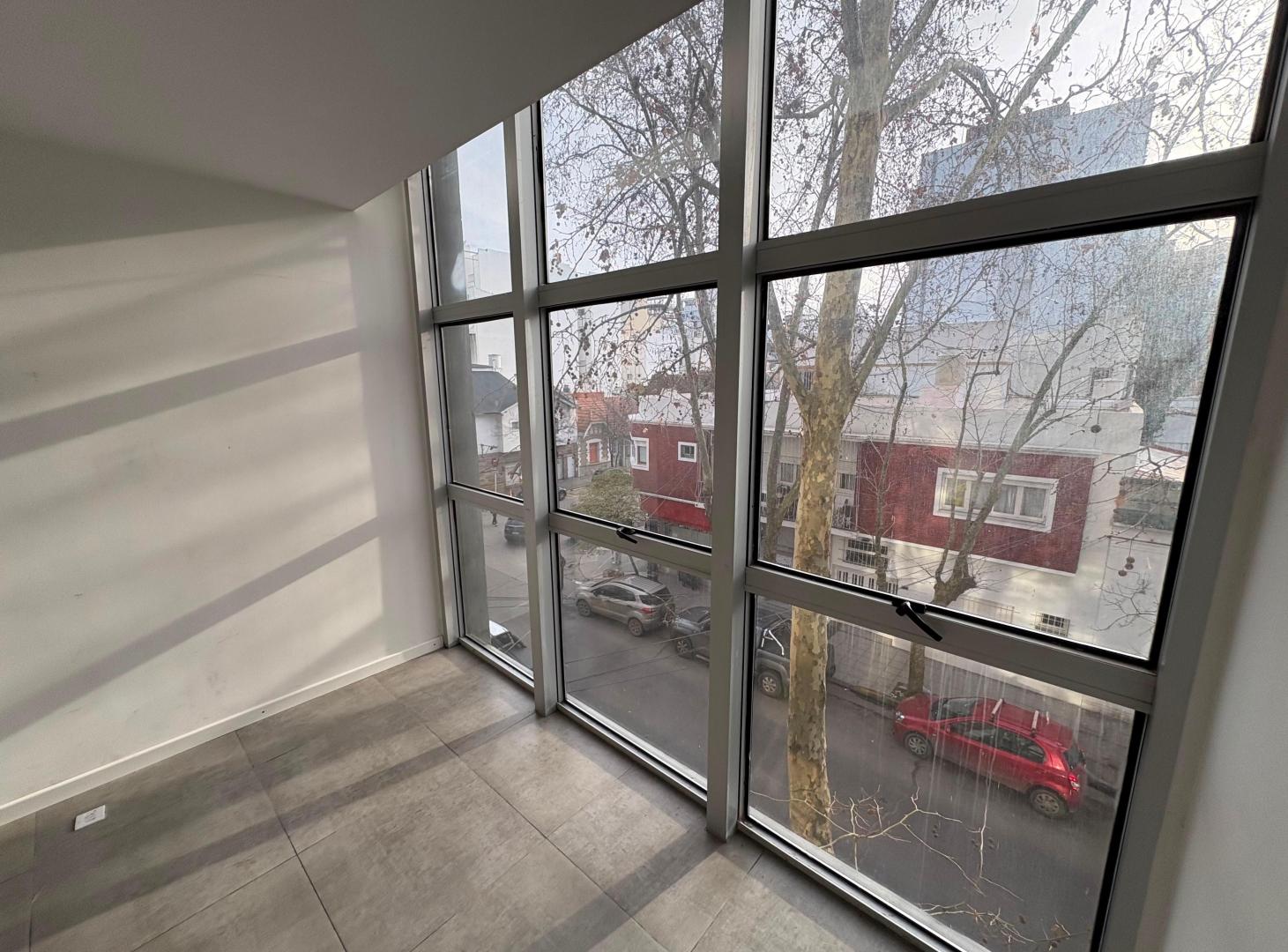 Foto de VENTA OFICINA EN SEMIPISO MODERNA ZONA PLAZA MITRE, imagen 1