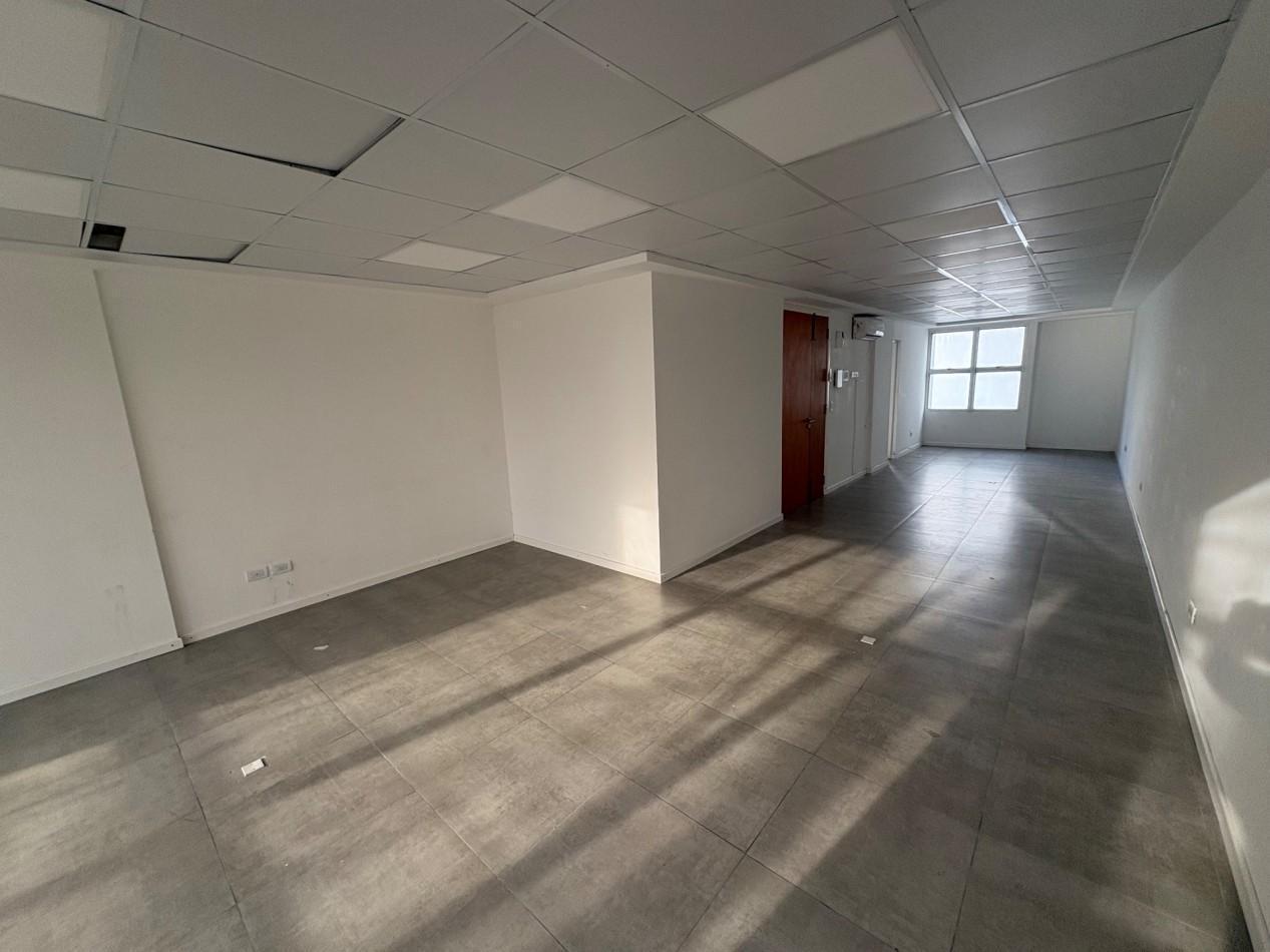 Foto de VENTA OFICINA EN SEMIPISO MODERNA ZONA PLAZA MITRE, imagen 5