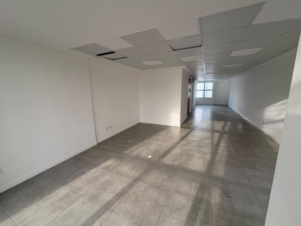 Foto de VENTA OFICINA EN SEMIPISO MODERNA ZONA PLAZA MITRE, imagen 2