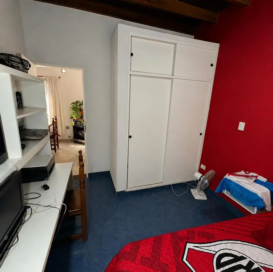 Casa de 6 ambientes estilo cabaña ubicada sobre calle 18A de Berazategui. 5