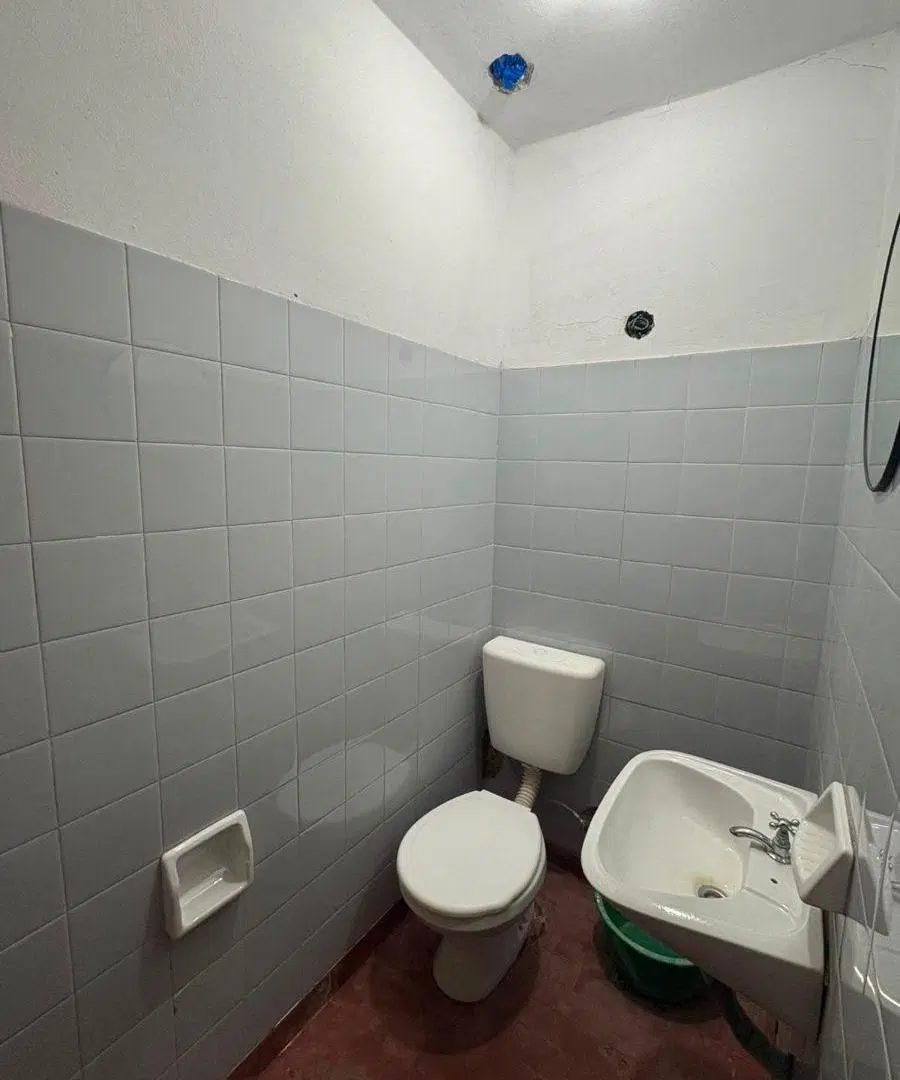 Casa de 200 m² con 2 dormitorios en alquiler en Berazategui 5