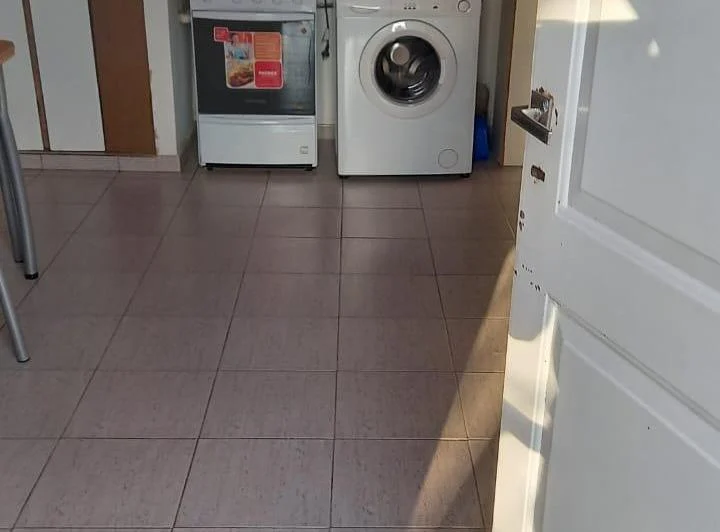 A persona sola alquilo departamento de un dormitorio 2