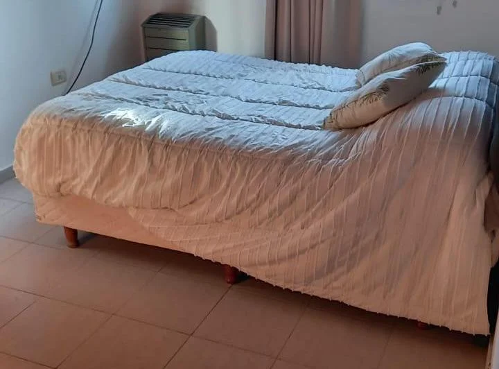 A persona sola alquilo departamento de un dormitorio 3