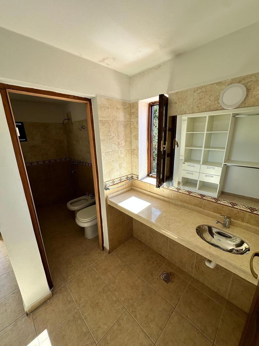 Hermosa Casa en Venta Unquillo 1