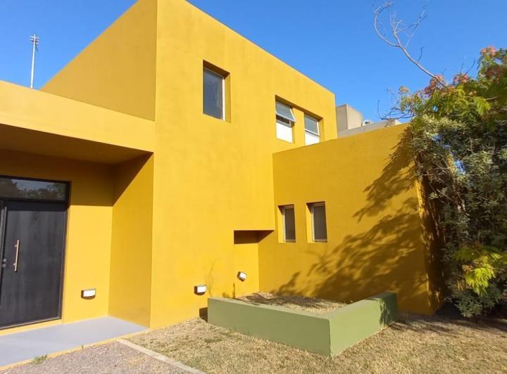 Casa en Barrio Privado La Cañada de Pilar 2