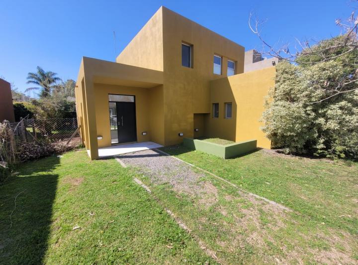 Casa en Barrio Privado La Cañada de Pilar 1