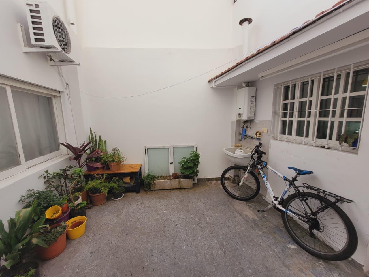 Foto de Departamento en alquiler 2 ambientes con patio en Villa Santa Rita, imagen 1
