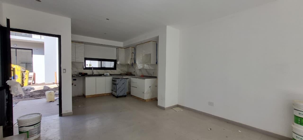 Foto de Duplex tipo casa con jardin en complejo cerrado Hurlingham, imagen 4