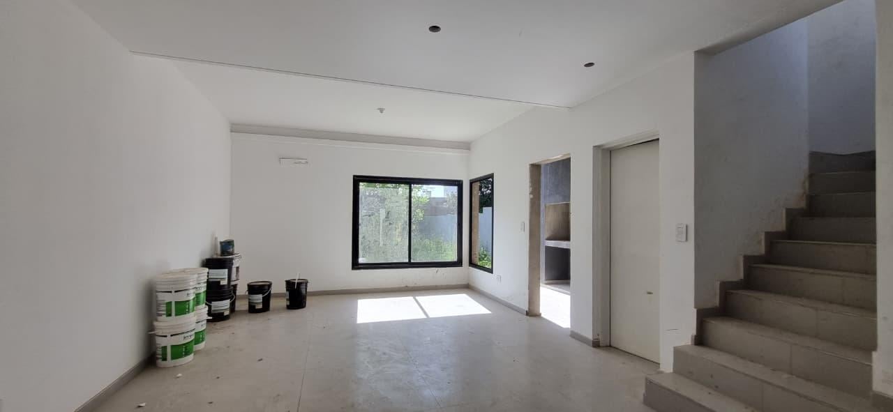 Foto de Duplex tipo casa con jardin en complejo cerrado Hurlingham, imagen 3