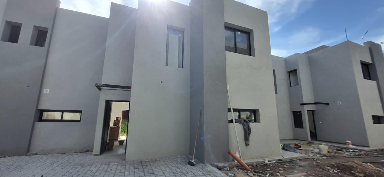 Foto de Duplex tipo casa con jardin en complejo cerrado Hurlingham, imagen 1