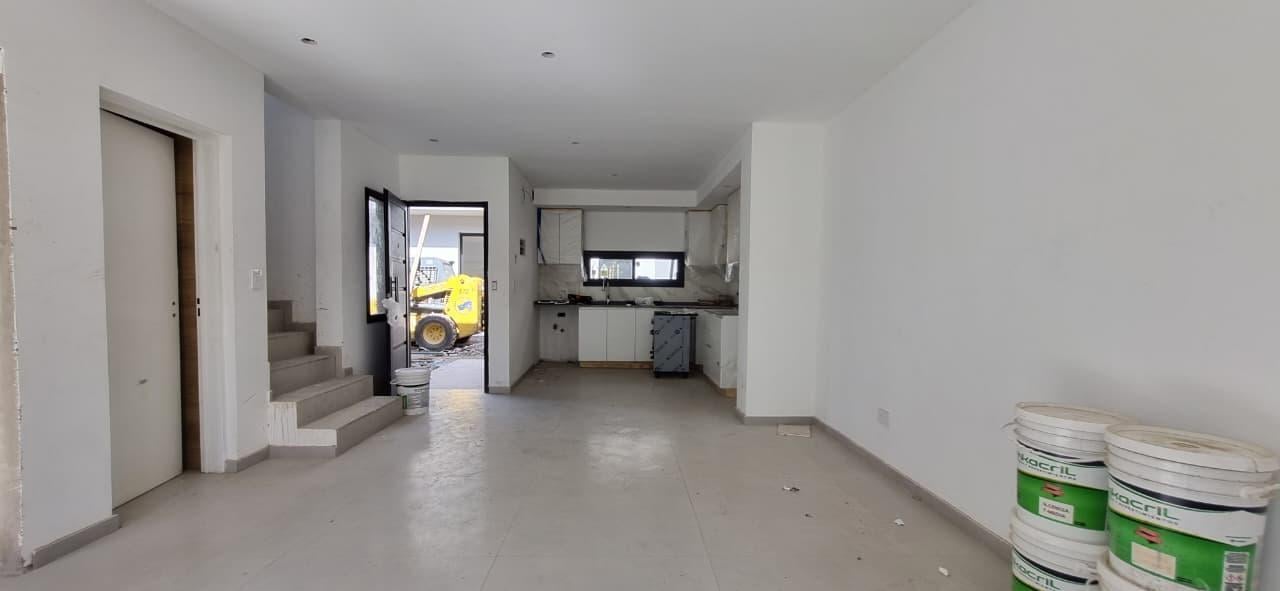 Foto de Duplex tipo casa con jardin en complejo cerrado Hurlingham, imagen 5