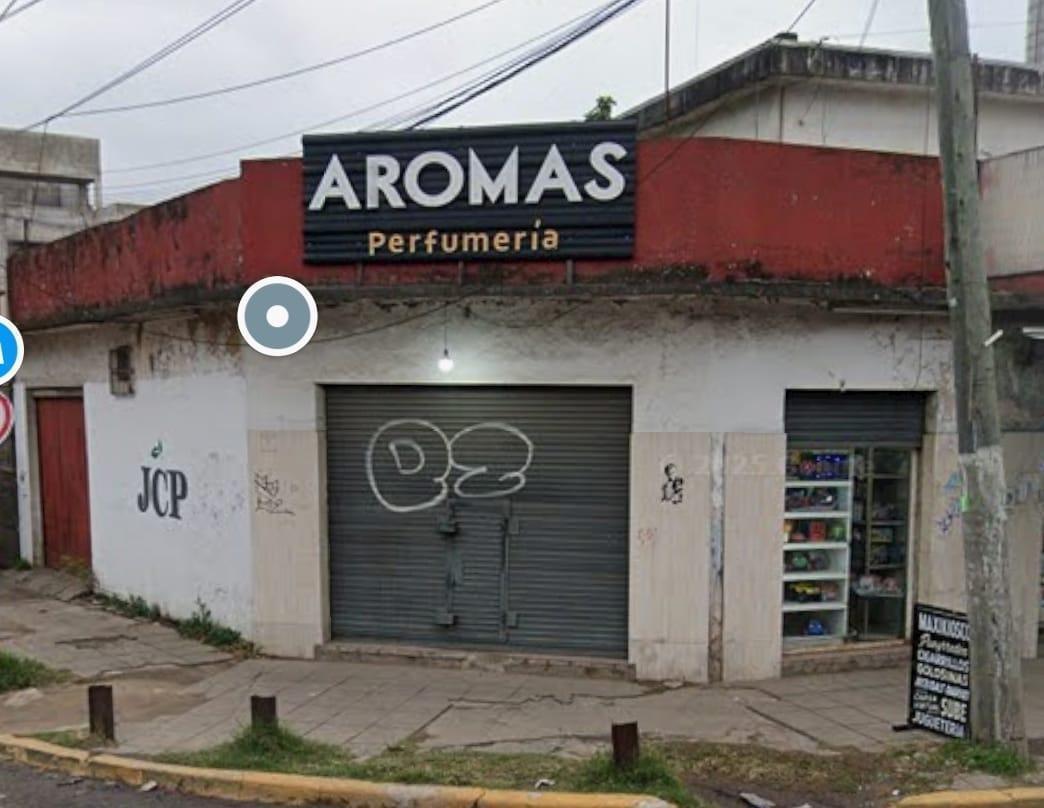 Foto de DOS LOCALES COMERCIALES - VIVIENDA Y COCHERA EN VENTA, imagen 1