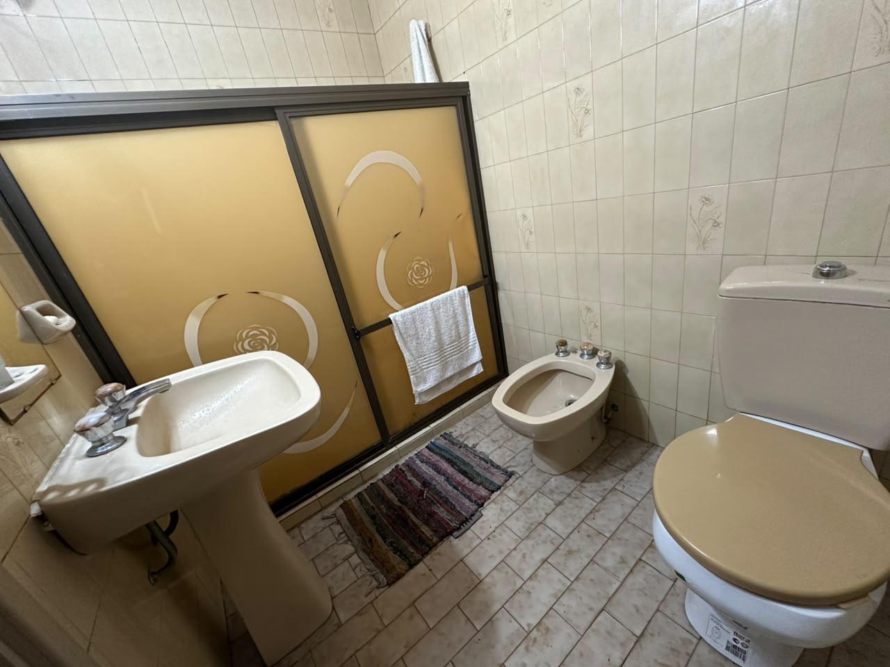 Foto de Local + 3 PH venta en bloque en Paternal, imagen 2