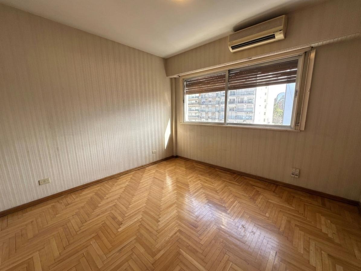 Foto de Venta Amplio Piso con Cochera y Balcon todo luz, imagen 3