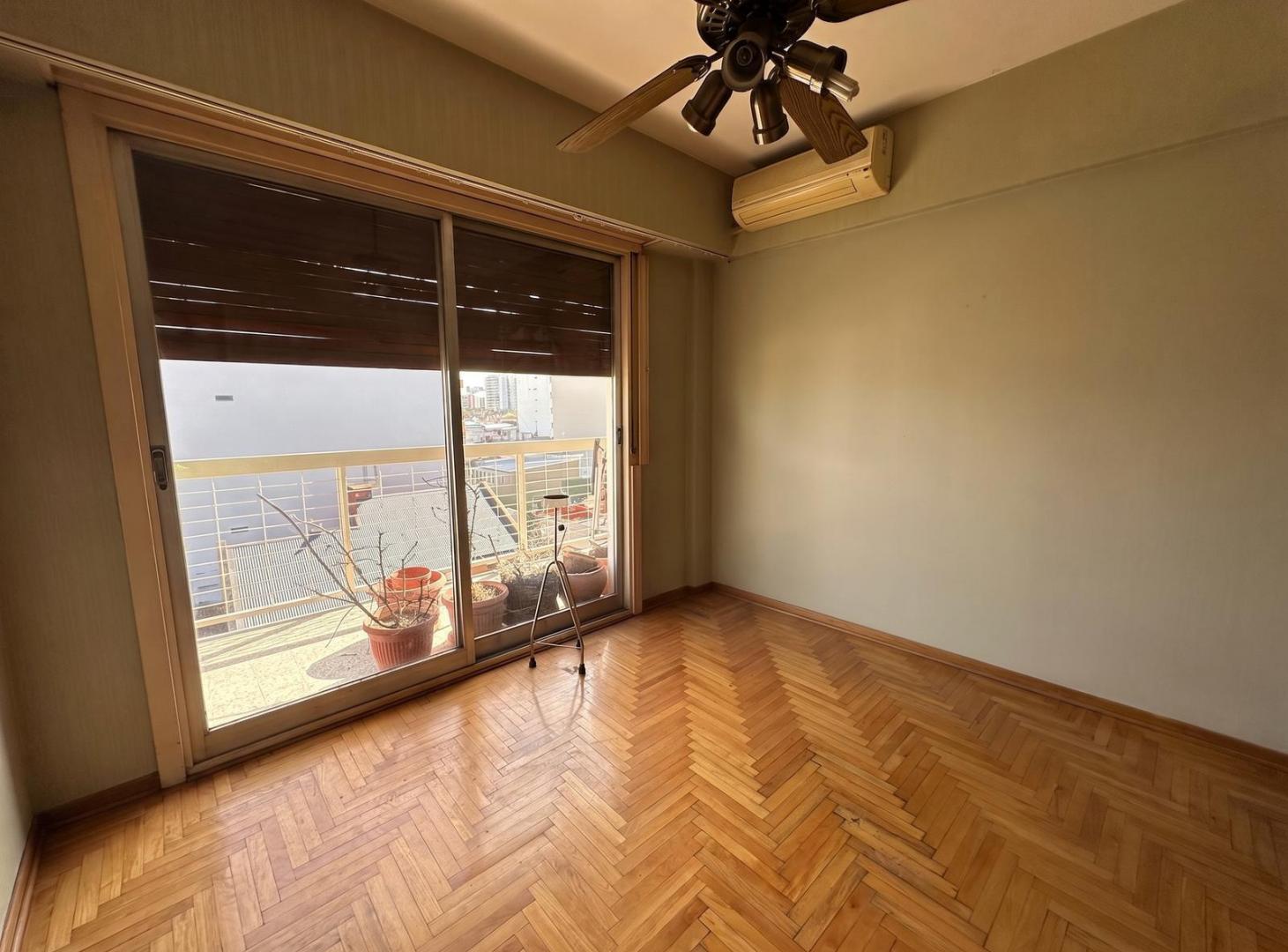 Foto de Venta Amplio Piso con Cochera y Balcon todo luz, imagen 4