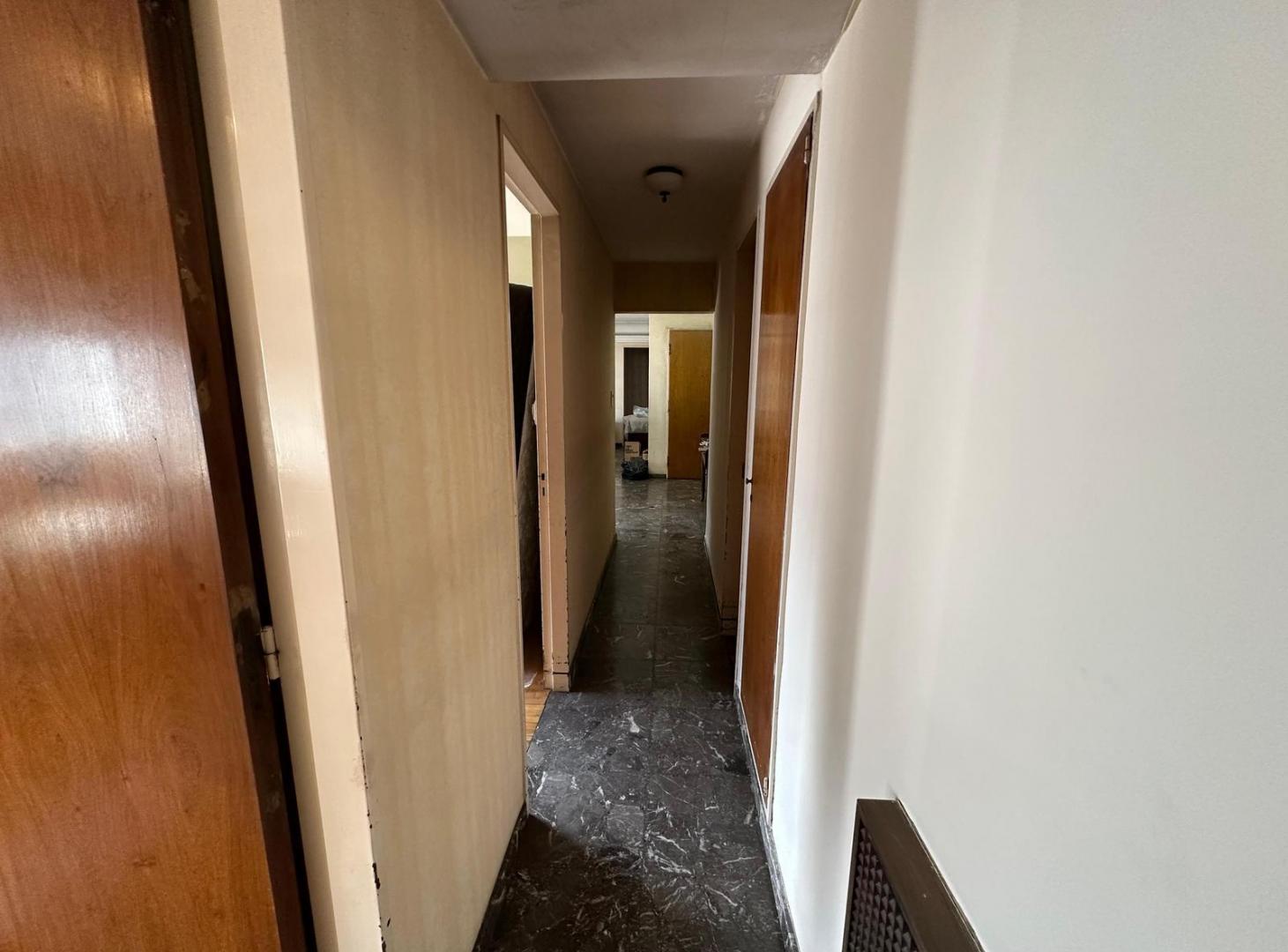 Foto de Venta Amplio Piso con Cochera y Balcon todo luz, imagen 2