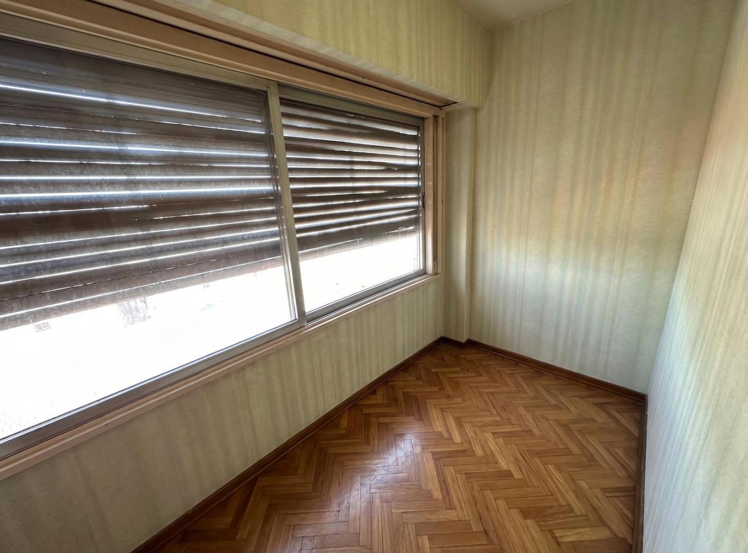 Foto de Venta Amplio Piso con Cochera y Balcon todo luz, imagen 5