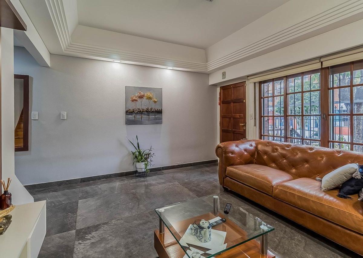 Casa en Venta, con Jardin y Pileta, en Flores 3