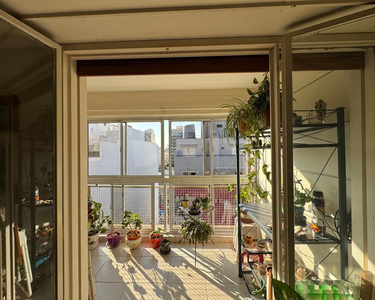 Departamento Luminoso en Venta. 4 Ambientes, Balcón y Cochera. 5
