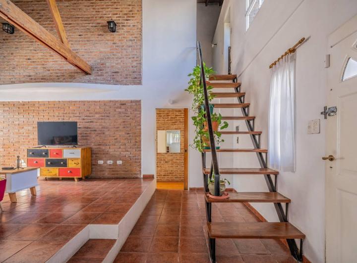 venta casa 4 ambientes con garage, patio y jardín mas departamento 2 ambientes 4