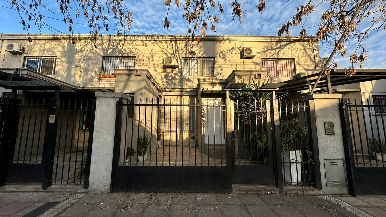 Foto de Venta duplex 4 ambientes, cochera y parrila, Apto credito, apto premuta, imagen 1
