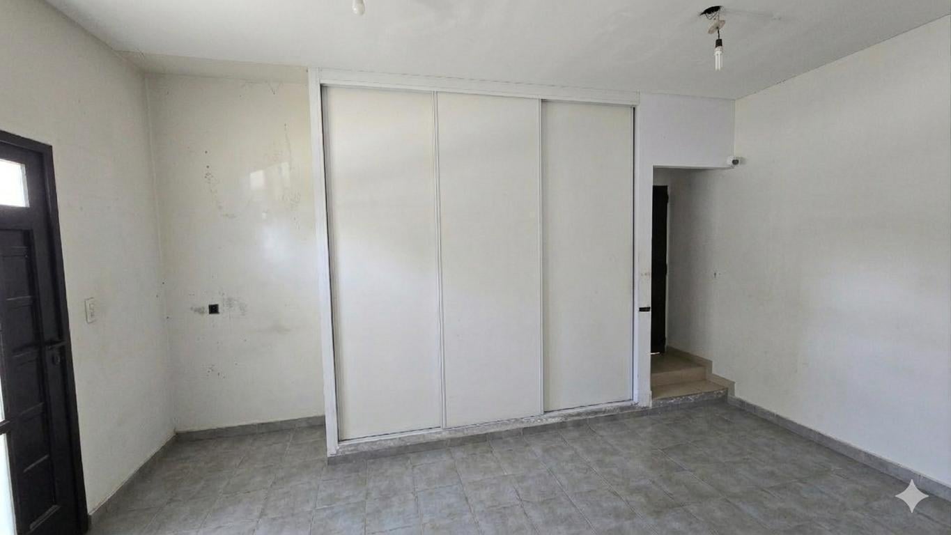 Foto de Venta Casa 8 ambientes lote propio con Jardin y cochera en Agronomia, imagen 1