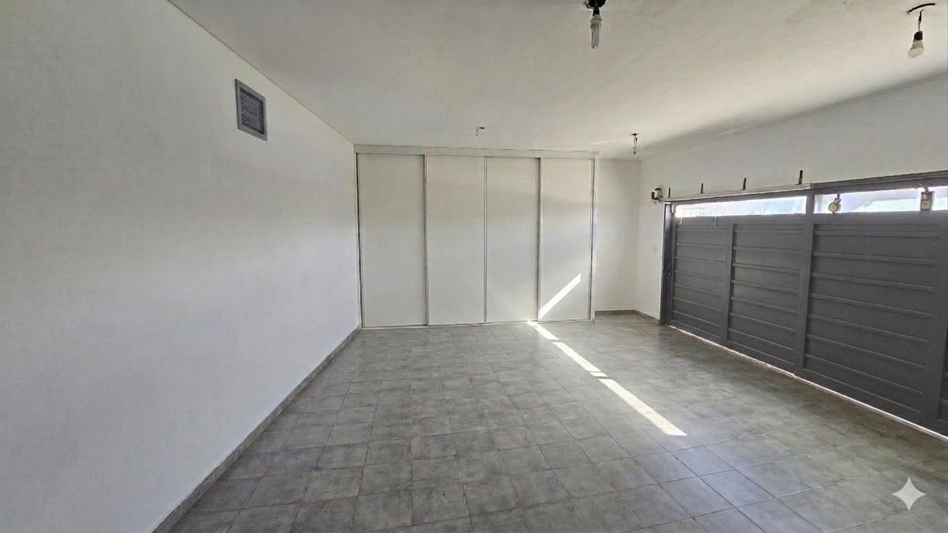 Foto de Venta Casa 8 ambientes lote propio con Jardin y cochera en Agronomia, imagen 5