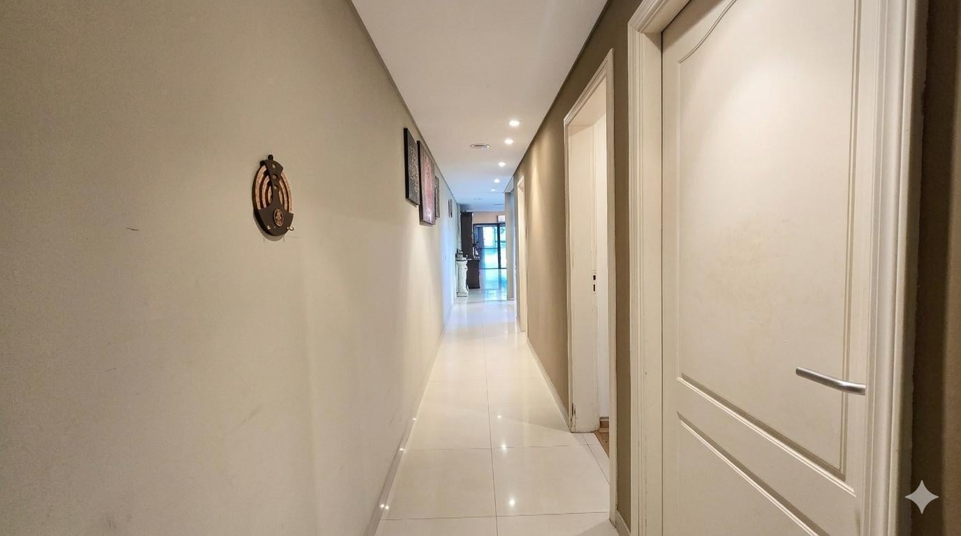 Foto de Venta Casa 8 ambientes lote propio con Jardin y cochera en Agronomia, imagen 2