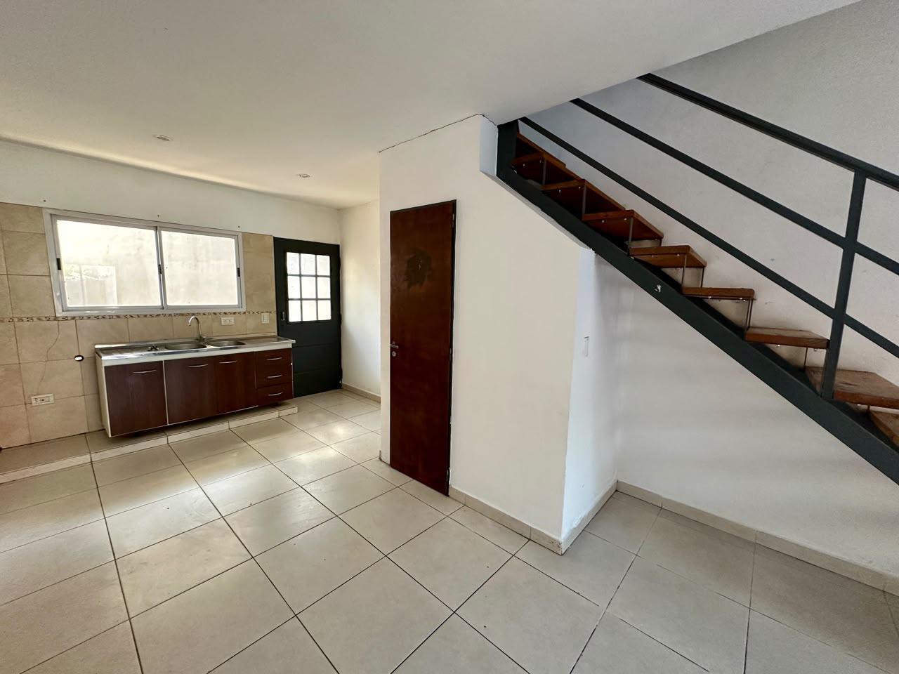 Foto de VENTA DÚPLEX 3 AMBIENTES CON PATIO EN WILLIAM C. MORRIS, HURLINGHAM, imagen 4