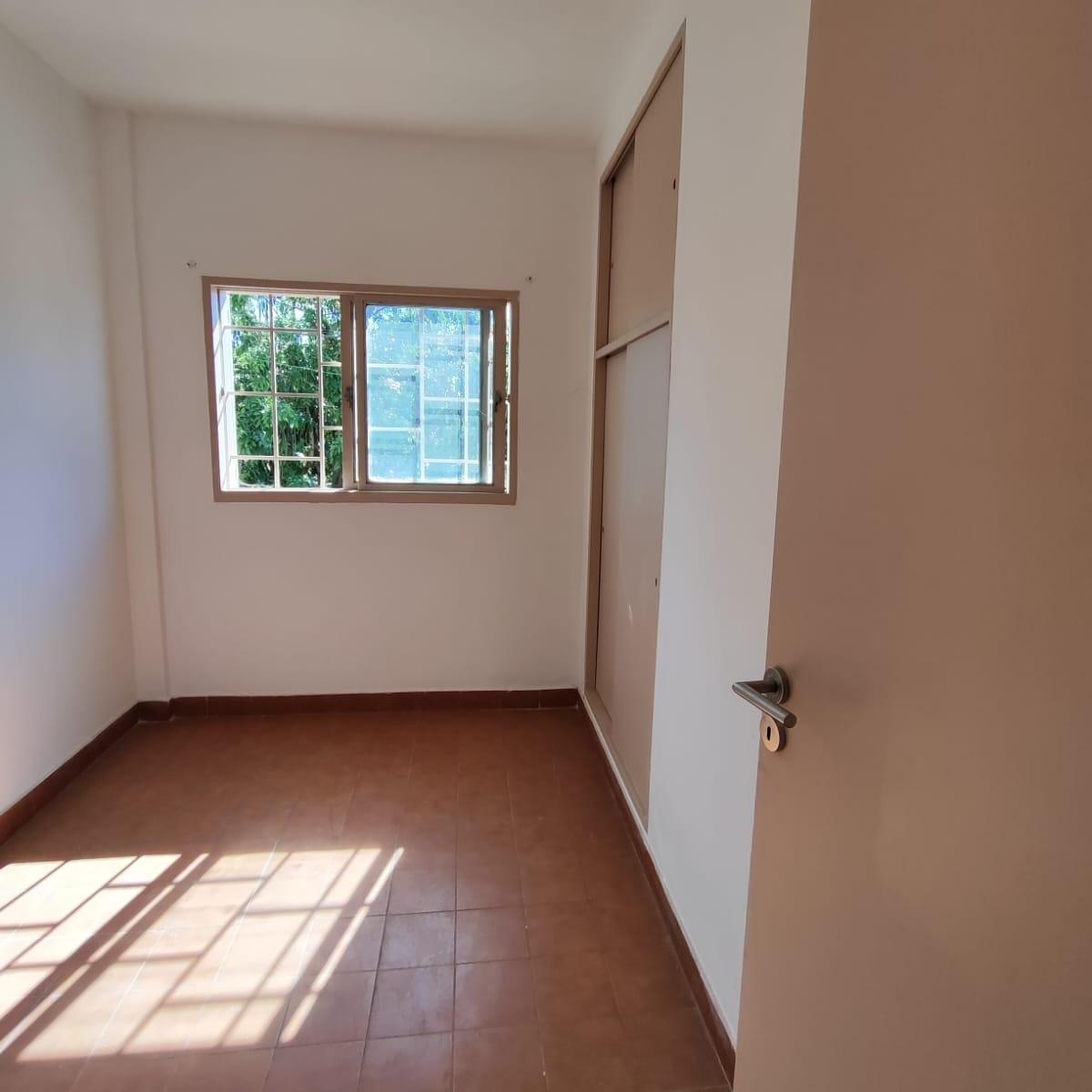 Dpto de 4 Dorm. - Oportunidad! Remodelado - con Titulo! 1